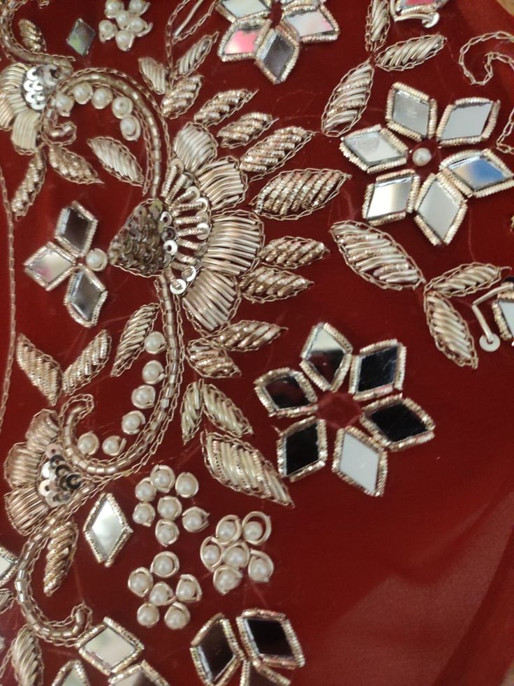 Mirror Floral - handcrafted Indian embroidery by KarigariHub artisan